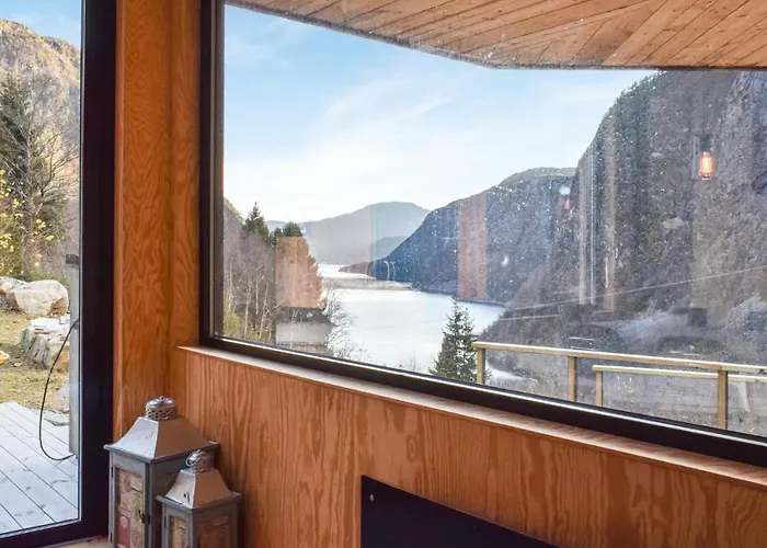 4 Bedroom Gorgeous In * Erfjord