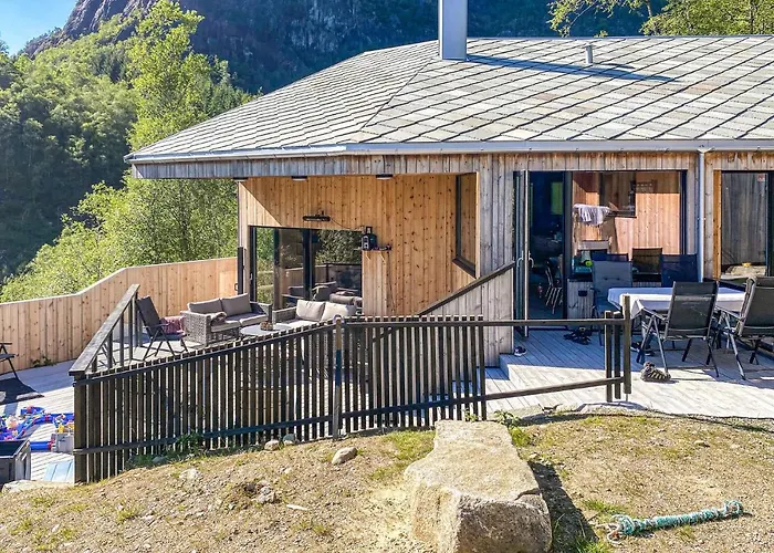 4 Bedroom Gorgeous In * Erfjord