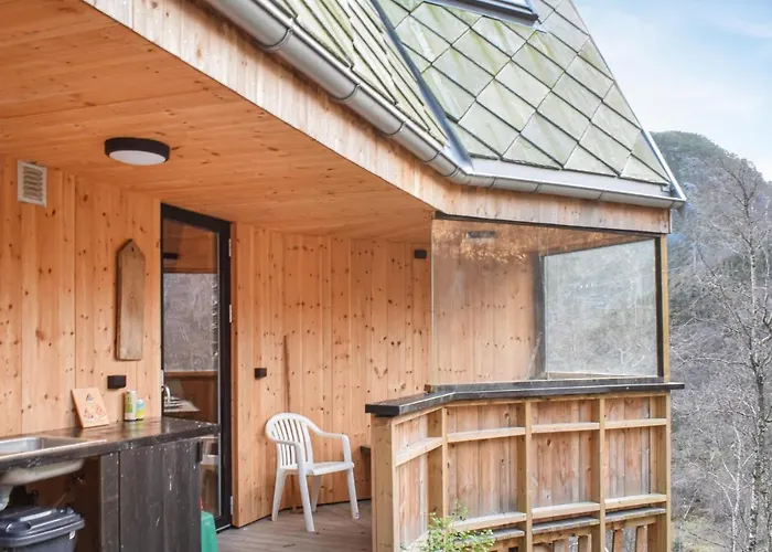 4 Bedroom Gorgeous In * Erfjord