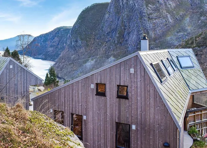 4 Bedroom Gorgeous In Erfjord